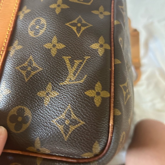Louis Vuitton Monogram Canvas Keepall 50 Duffel Bag w/Shoulder Strap & Lock/Key - Picture 9 of 17